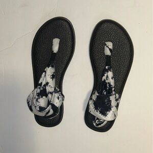 Sanuk Tye Dye Black and White Tie-Dye Yoga Sandals